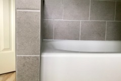knee-wall-for-tub
