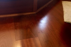 Hardwood-Floor-and-Column